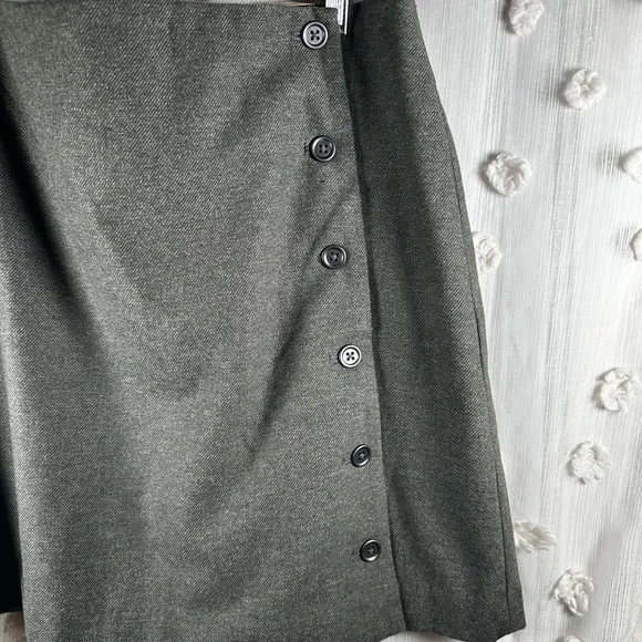 NWT Banana Republic Women’s Charcoal Gray Wool Buttoned Mini Skirt Size 14 - Picture 2 of 7